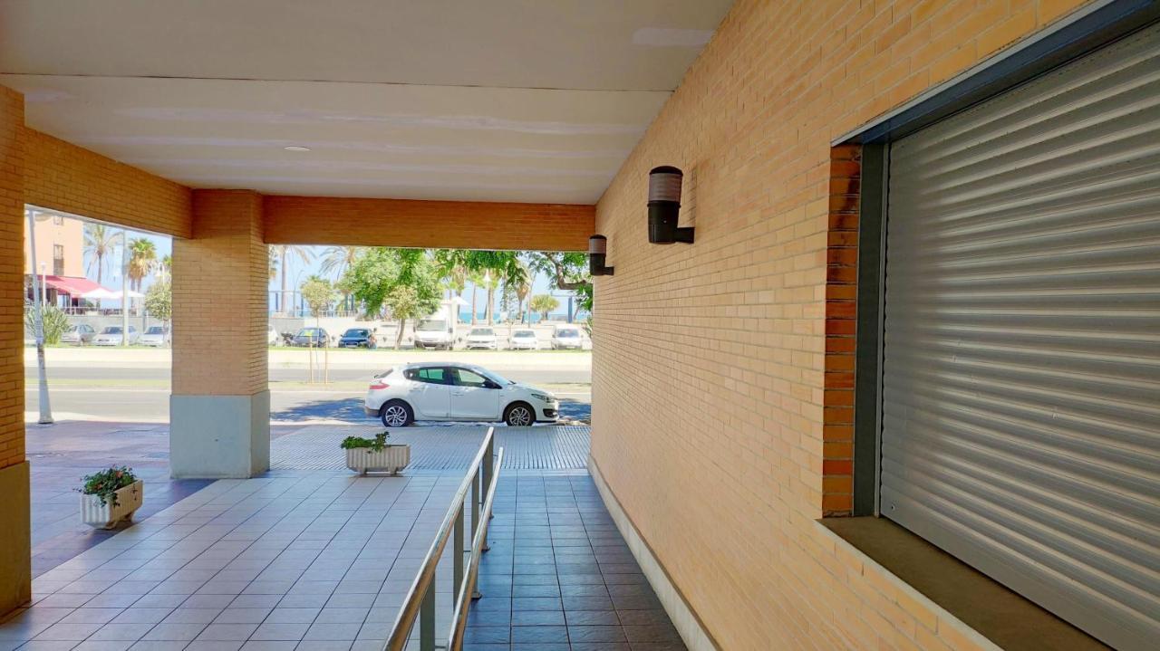 On The Beach! Frente Al Paseo Maritimo, Parking Y Piscina Malaga Luaran gambar